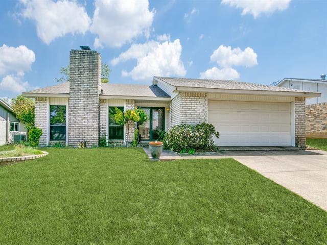 616 Spring Forest Dr in Bedford, TX - Building Photo