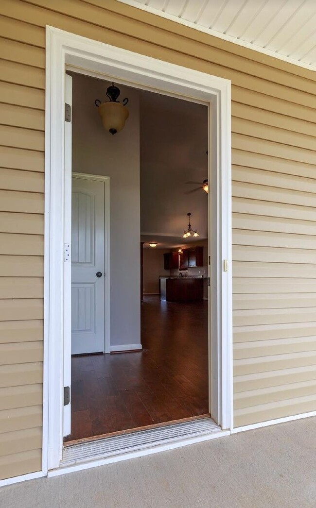 1034 Dwight Eisenhower Way in Clarksville, TN - Building Photo - Building Photo