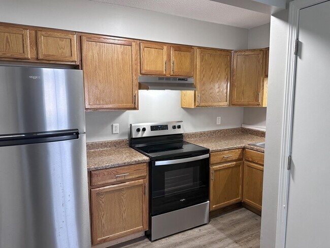 1014 Shagbark Dr-Unit -3 in Nevada, IA - Foto de edificio - Building Photo