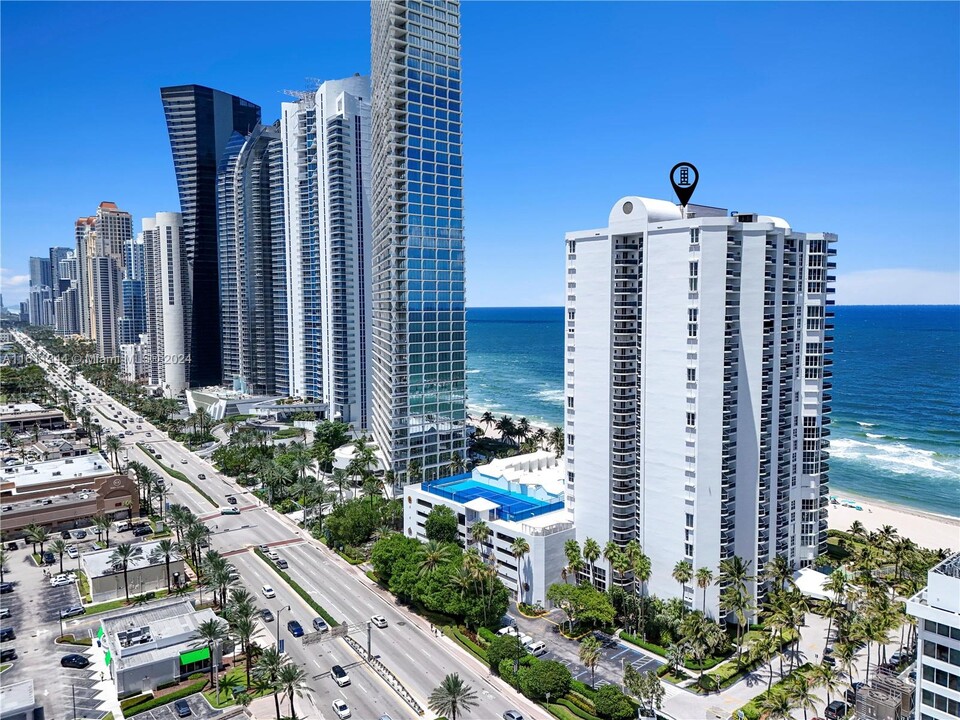 16711 Collins Ave, Unit #2106 in Sunny Isles Beach, FL - Foto de edificio