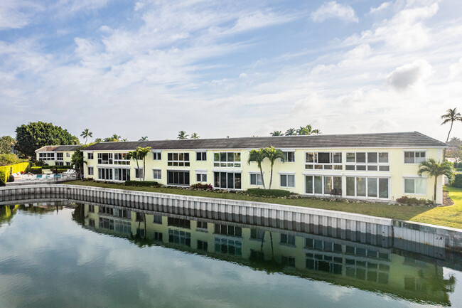 Piedmont Club in Naples, FL - Foto de edificio - Building Photo