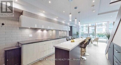 36 Blue Jays Way in Toronto, ON - Building Photo - Building Photo