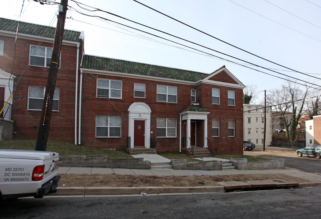 1701-1703 V St SE in Washington, DC - Foto de edificio