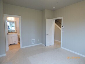 3230 148th St SW in Lynnwood, WA - Foto de edificio - Building Photo