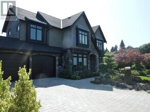 971 Hampshire Rd in North Vancouver, BC - Building Photo - Building Photo