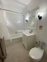 1053 W Pratt Blvd, Unit 2A in Chicago, IL - Foto de edificio - Building Photo