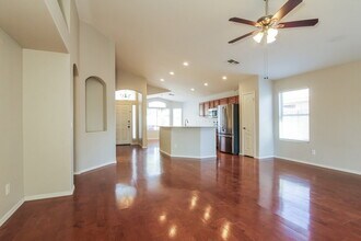 8459 W Ross Ave in Peoria, AZ - Foto de edificio - Building Photo