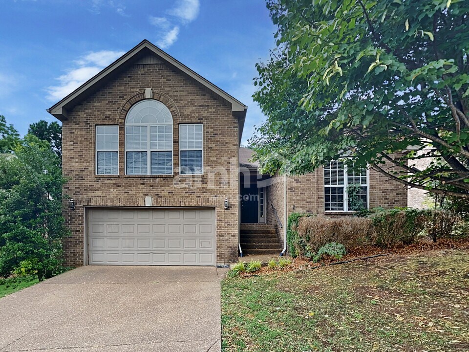 5283 Catspaw Dr in Nashville, TN - Foto de edificio