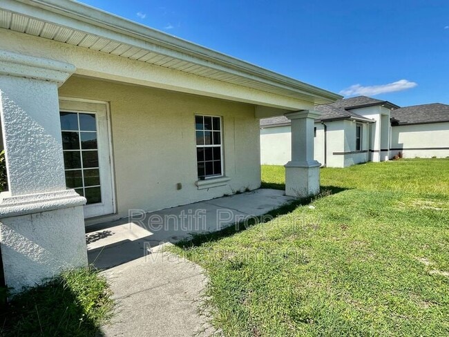 3308 9th St SW in Lehigh Acres, FL - Building Photo - Building Photo