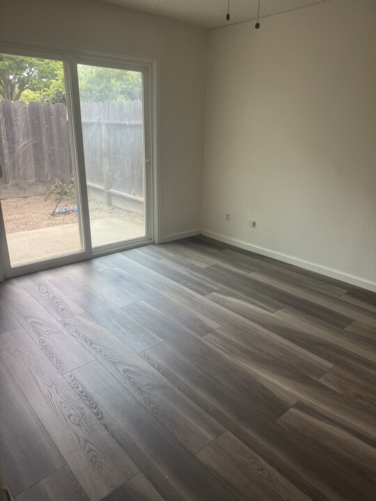 3031 Carver Rd in Modesto, CA - Foto de edificio