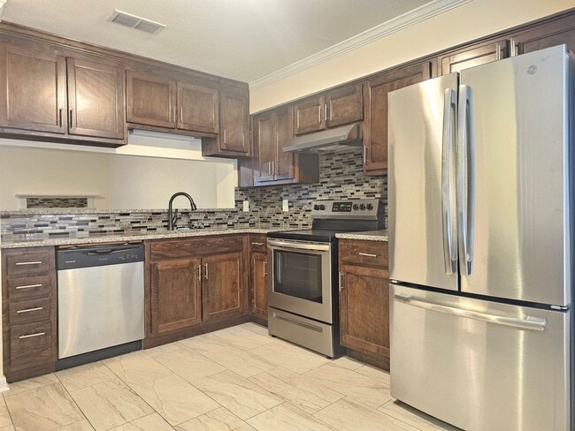 546 Hollomon Dr in Hampton, VA - Building Photo - Building Photo