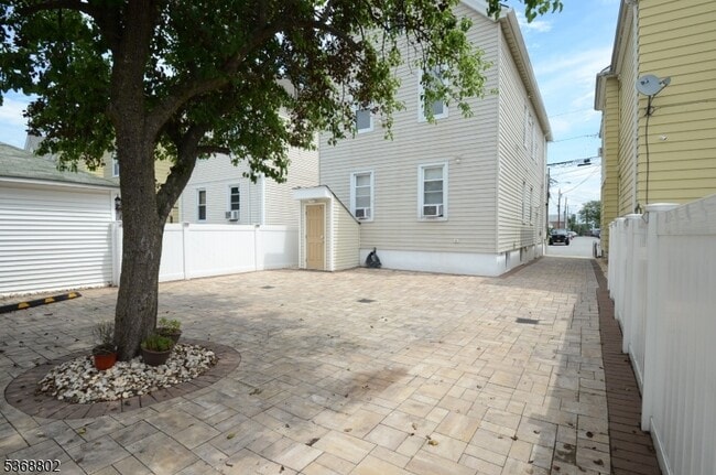 74 Harrison Pl in Clifton, NJ - Building Photo - Building Photo