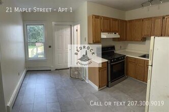 21 Maple St in Brunswick, ME - Building Photo - Building Photo