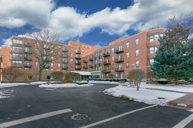 5200 S Ellis Ave, Unit 312 in Chicago, IL - Building Photo - Building Photo