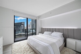 45 SW 9th St, Unit # 1508 in Miami, FL - Foto de edificio - Building Photo