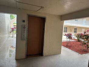 6115 NW 186th St in Hialeah, FL - Building Photo - Building Photo