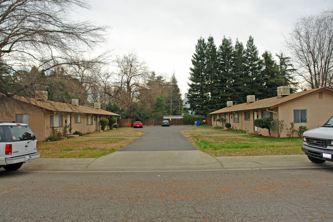 2883-2887 Mahan St in Redding, CA - Building Photo - Building Photo