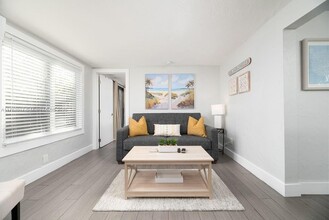 551 SW 13th Ave in Fort Lauderdale, FL - Foto de edificio - Building Photo