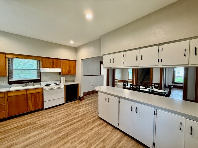 602 1st St NW in Waverly, IA - Foto de edificio - Building Photo