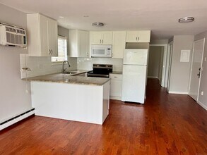 70 Weber St, Unit APT 1B in Bridgeport, CT - Building Photo - Building Photo