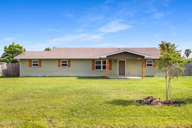 property at 2610 E 40th Plaza