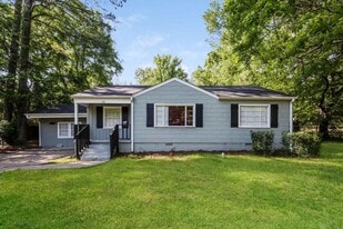 701 Cedarhurst Dr in Jackson, MS - Building Photo