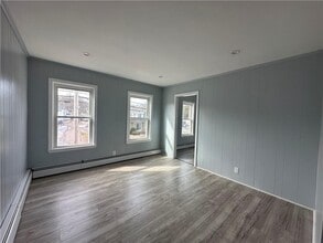 1076 Main St in West Warwick, RI - Building Photo - Building Photo