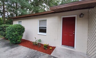 2053 NW 36th Ave in Gainesville, FL - Building Photo