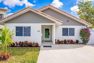 3425 SW 69th Ave, Unit 2419 in Miami, FL - Building Photo - Building Photo