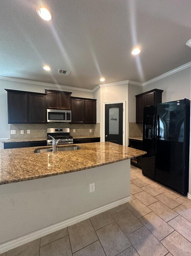 9110 Vondel Park in Converse, TX - Building Photo - Building Photo