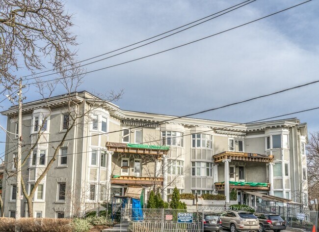 75 Crescent Rd in Toronto, ON - Building Photo - Building Photo