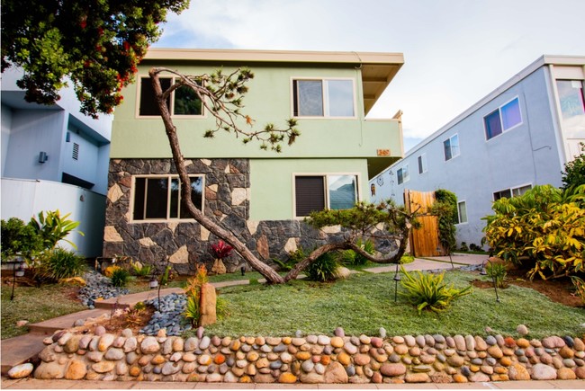 Windansea Apartments in La Jolla, CA - Building Photo - Primary Photo