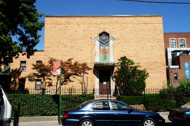 13825 Barclay Ave in Flushing, NY - Foto de edificio - Building Photo