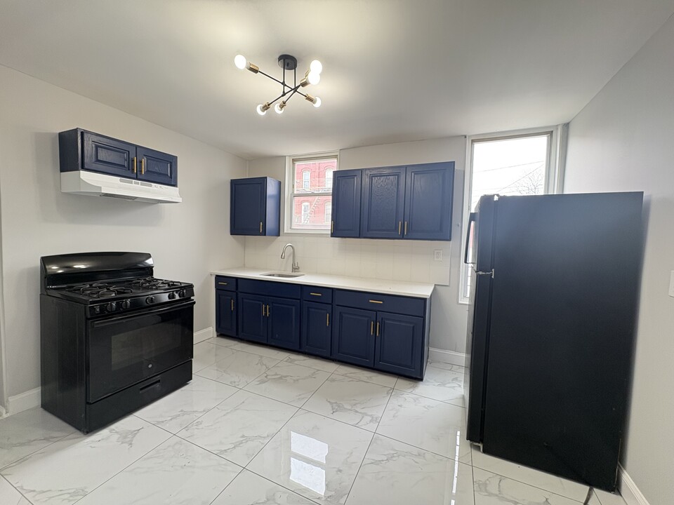 229 Garfield Ave, Unit 1 in Jersey City, NJ - Building Photo