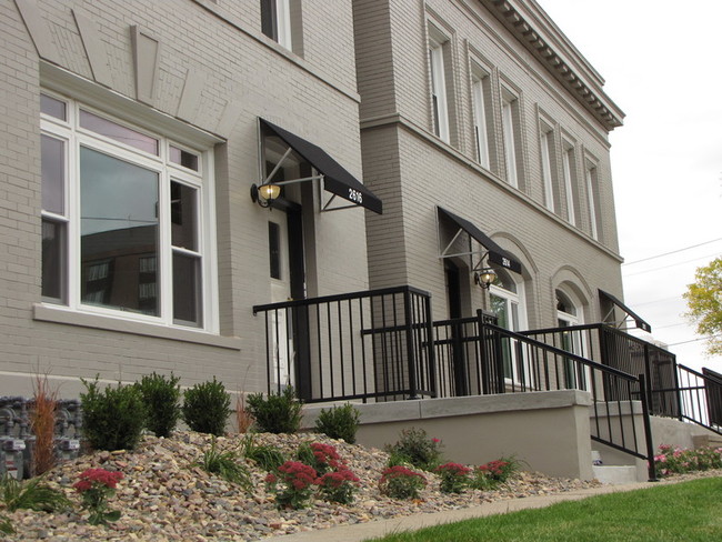 Georgeanna Court in Omaha, NE - Foto de edificio - Building Photo