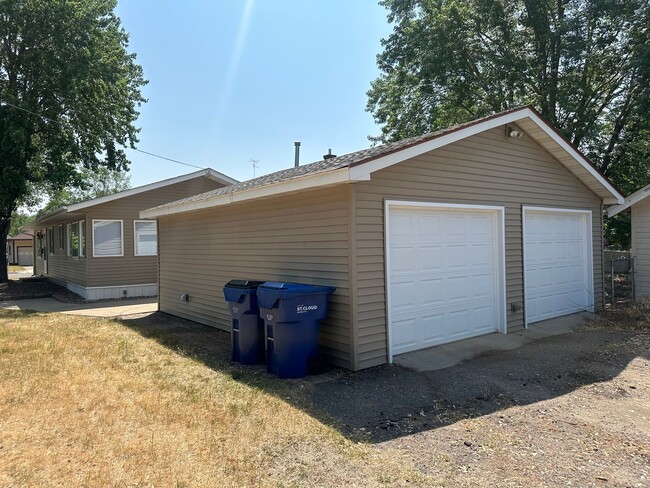 2000 2nd St N in St. Cloud, MN - Building Photo - Building Photo