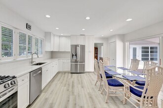 336 Linda Ln in Palm Beach Shores, FL - Building Photo - Building Photo