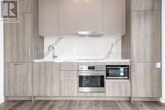 225-4225 Commerce St in Vaughan, ON - Building Photo - Building Photo