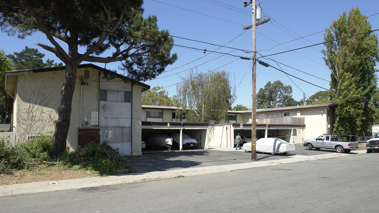 3838 Milton Dr in El Sobrante, CA - Building Photo