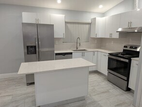 2239 Polk St in Hollywood, FL - Building Photo - Building Photo