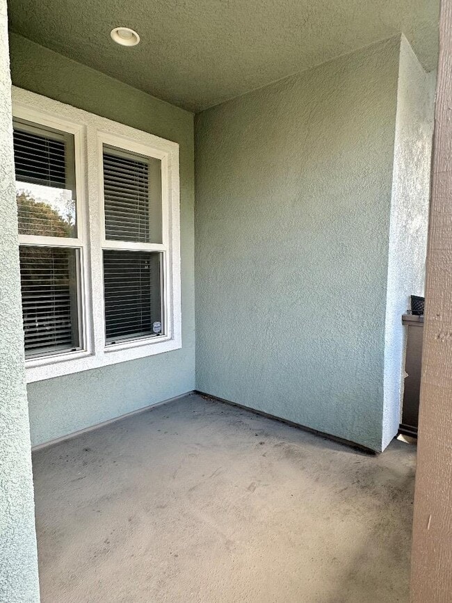 1343 Wayne Way in San Mateo, CA - Building Photo - Building Photo