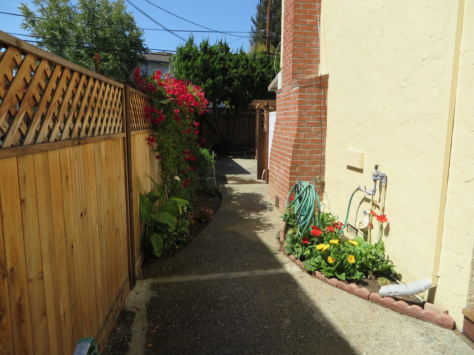 433 Vasquez Ct, Unit 2 in Sunnyvale, CA - Building Photo