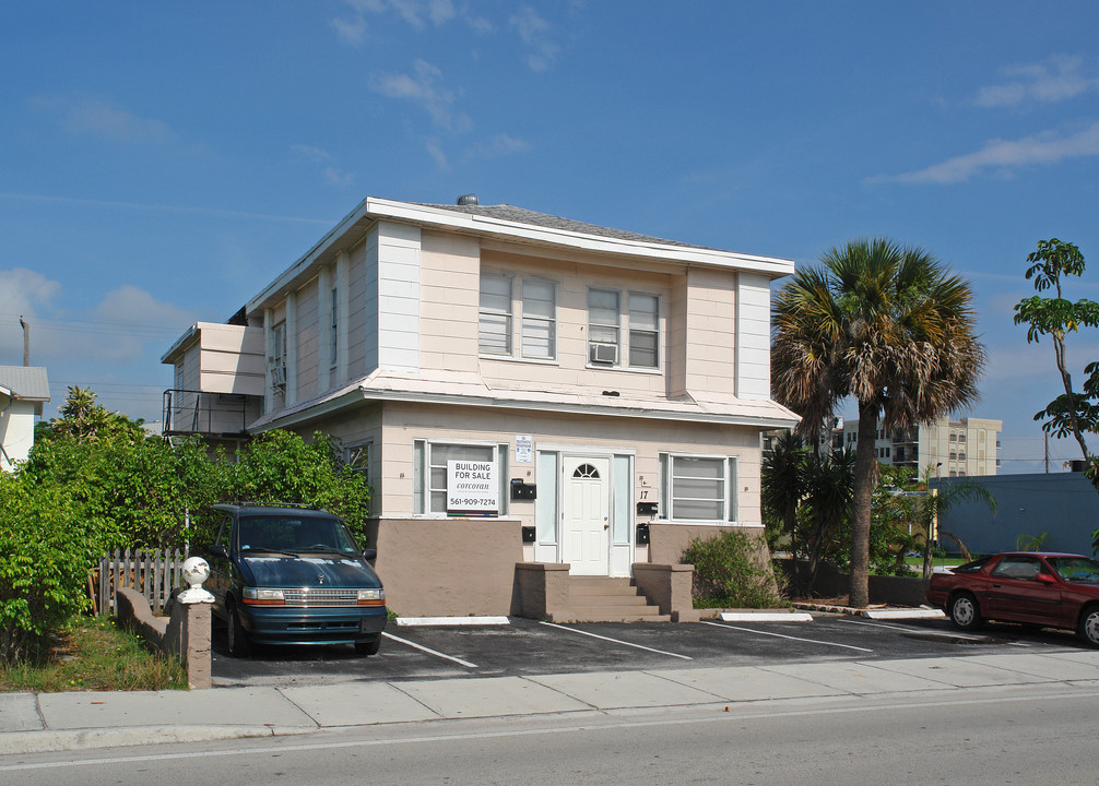 17 S Federal Hwy in Lake Worth, FL - Building Photo