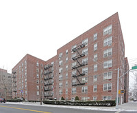 Emily Towers in Flushing, NY - Foto de edificio - Building Photo