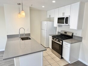 Robinson Street in Los Angeles, CA - Building Photo - Building Photo