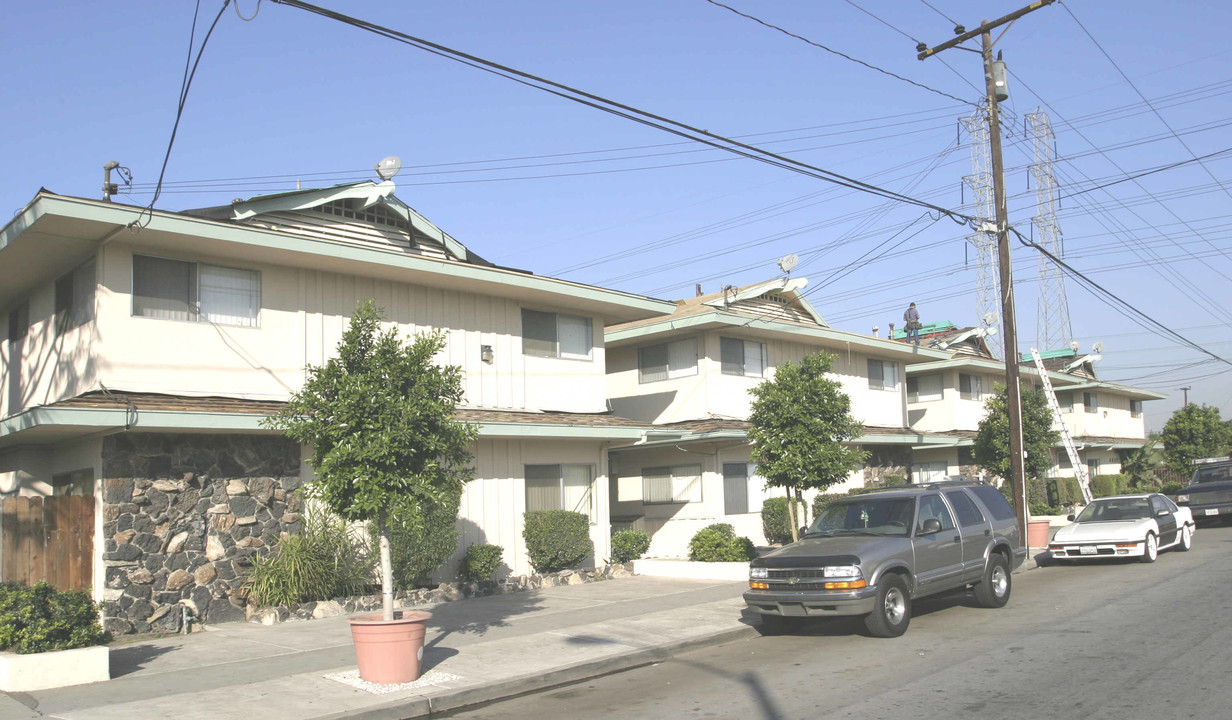 6841-6851 Obispo Ave in Long Beach, CA - Foto de edificio