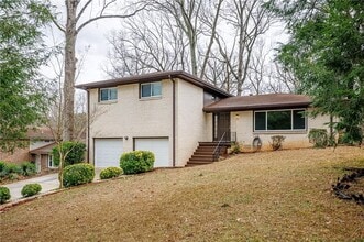 2692 Whites Mill Ct in Decatur, GA - Foto de edificio - Building Photo