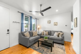 99 Waller St in Austin, TX - Building Photo - Building Photo