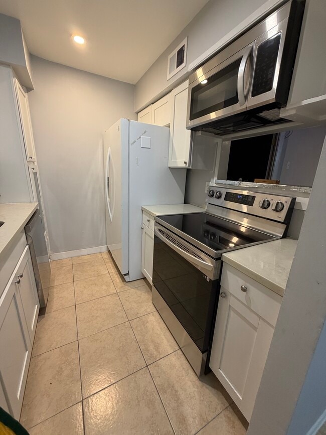 8427 Hearth Dr, Unit Apt 6 in Houston, TX - Foto de edificio - Building Photo