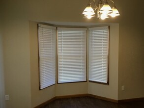 555 Allis Pl E in Reynoldsburg, OH - Foto de edificio - Building Photo